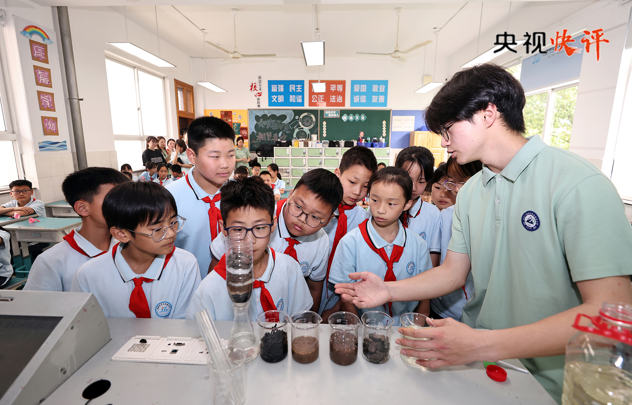 
广州中山一院黄牛代挂号电话票贩子号贩子网上预约挂号,住院检查加快,【央视快评】人才辈出 人尽其才 才尽其用