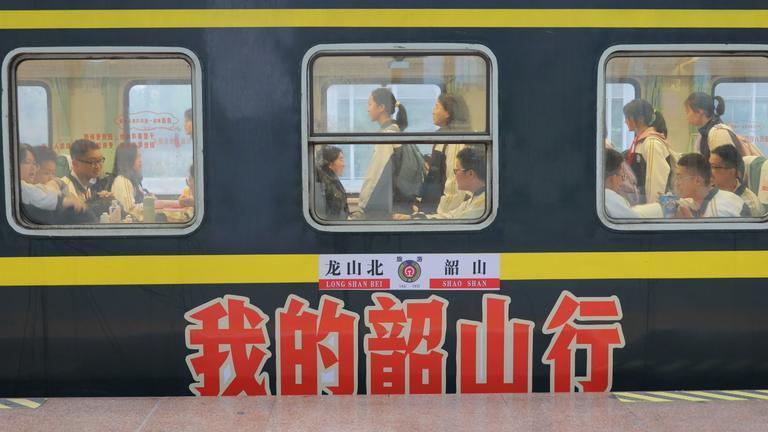 
上海儿科医院黄牛代挂号电话票贩子号贩子网上预约挂号,住院检查加快,习近平两会时刻丨思政教育“小课堂”融合社会“大课堂”