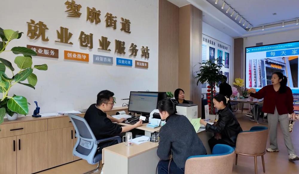 
南京各大医院黄牛代挂号电话票贩子号贩子网上预约挂号,住院检查加快,新华全媒+｜完善政策机制 唱好促进就业“开场戏”