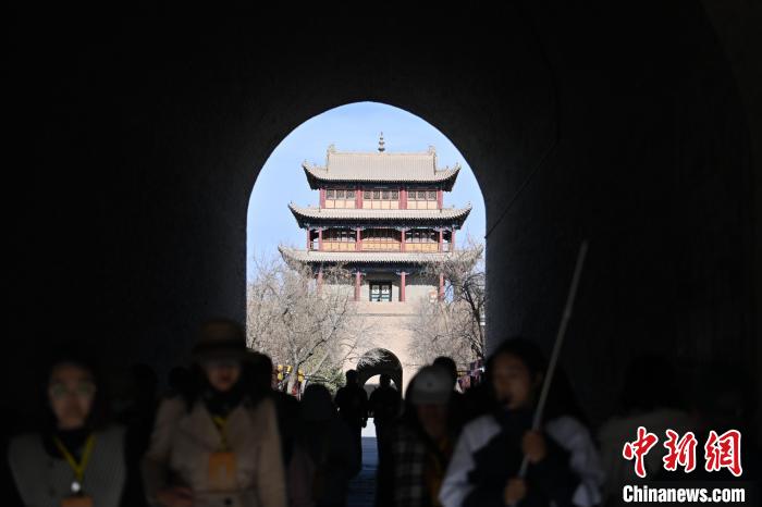 
北医六院黄牛代挂号电话票贩子号贩子网上预约挂号,住院检查加快,“长城寻根”升温 “天下第一雄关”引港澳台客商夜游