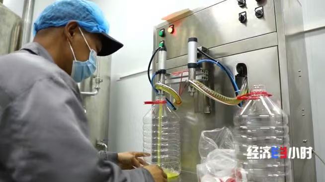 
天津市环湖医院黄牛号贩子挂号电话甘蔗地里藏“金豆”！套种花生让一片地两份收入
