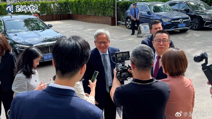 
北京同仁医院黄牛号贩子挂号电话英伟达首席执行官时隔三月再来北京