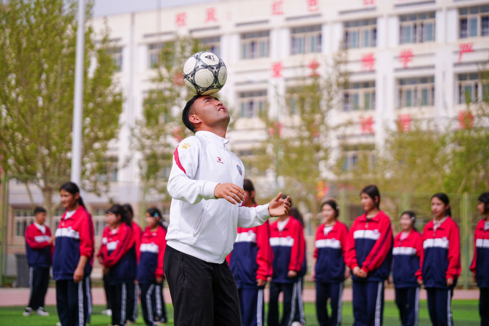 
中国中医科学院西苑黄牛代挂号电话票贩子号贩子网上预约挂号,住院检查加快,昆仑山下 足球女孩逐梦绿茵场