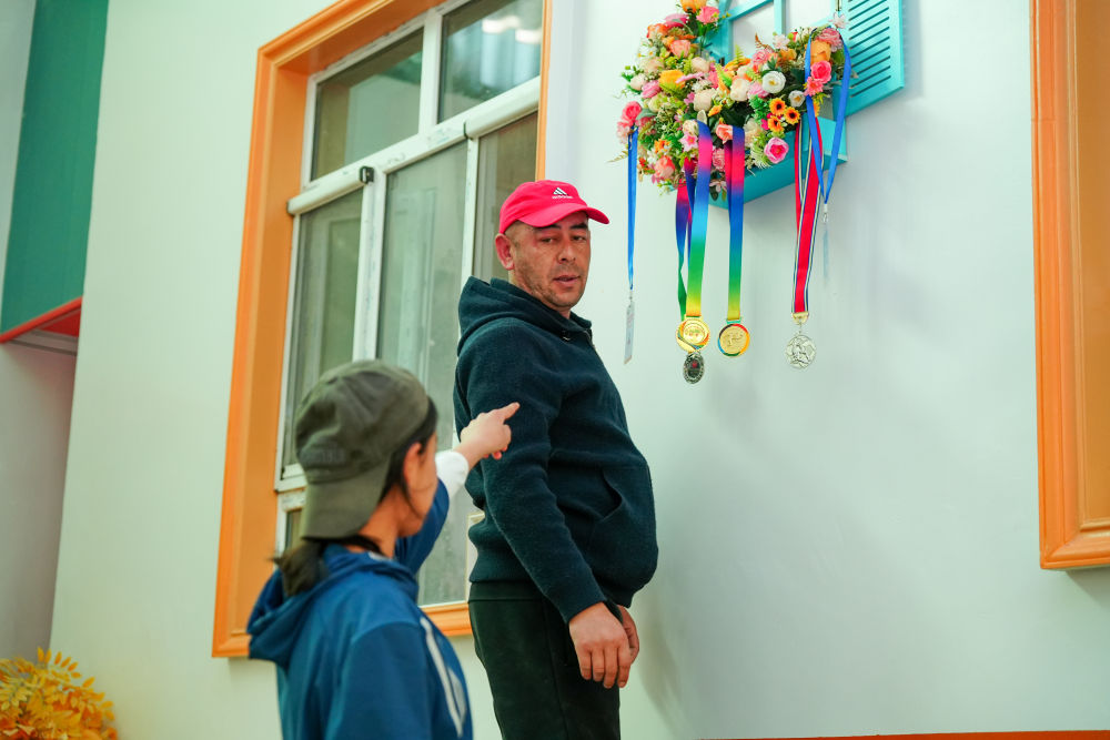 
中国中医科学院西苑黄牛代挂号电话票贩子号贩子网上预约挂号,住院检查加快,昆仑山下 足球女孩逐梦绿茵场