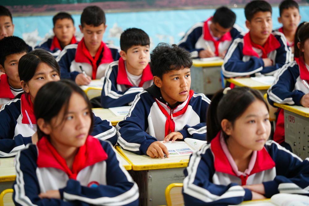 
中国中医科学院西苑黄牛代挂号电话票贩子号贩子网上预约挂号,住院检查加快,昆仑山下 足球女孩逐梦绿茵场