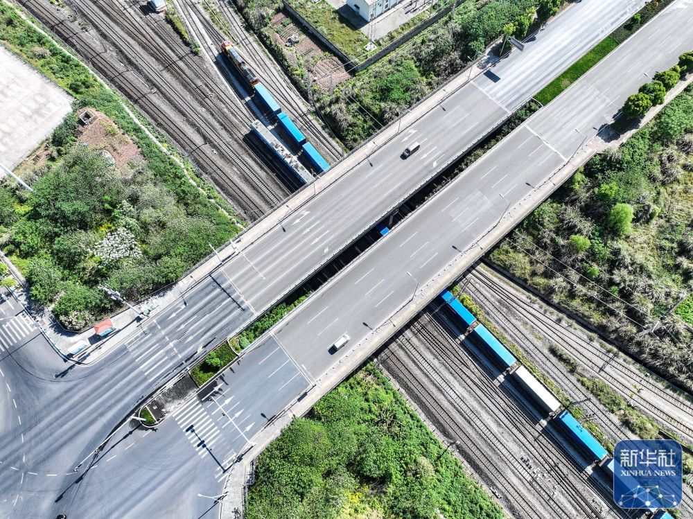 
成都华西医院黄牛代挂号电话票贩子号贩子网上预约挂号,住院检查加快,新华全媒+丨重庆首发图定中亚班列