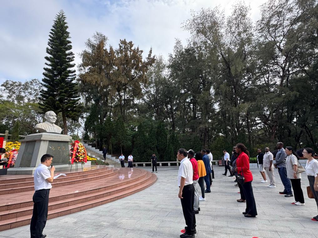 
北京肿瘤医院黄牛代挂号电话票贩子号贩子网上预约挂号,住院检查加快,特写：“谷文昌的事迹值得非洲政党学习、景仰”
