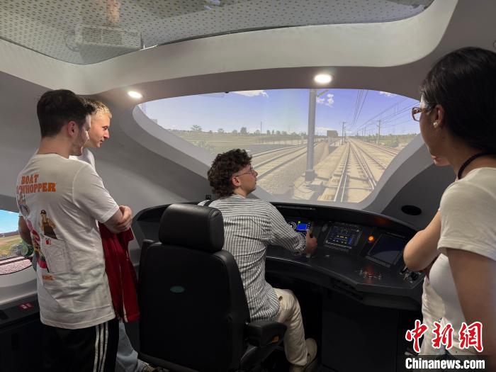
中国人民解放军总医院黄牛代挂号电话票贩子号贩子网上预约挂号,住院检查加快,德国师生探访大熊猫故里：真实的中国不该只在旧课本中