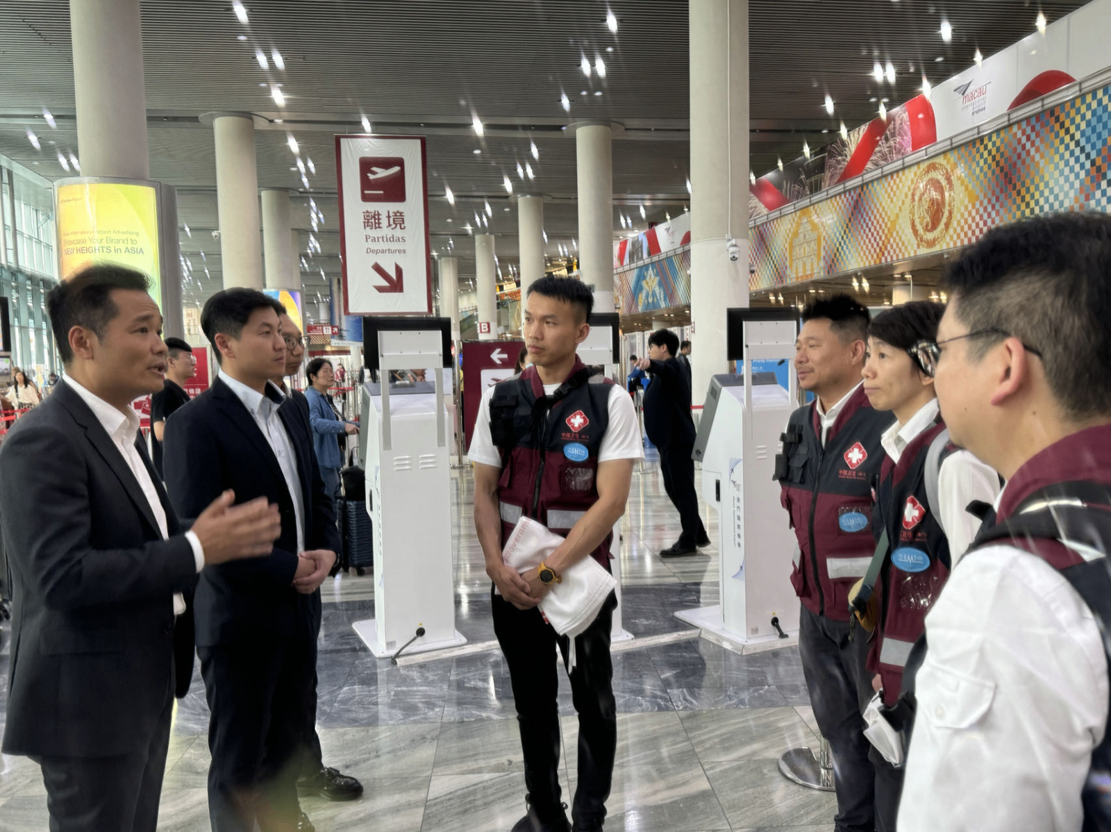 
安贞医院黄牛号贩子票贩子代网上预约代挂号电话中国国际应急医疗队（澳门）赴缅甸开展灾后援助