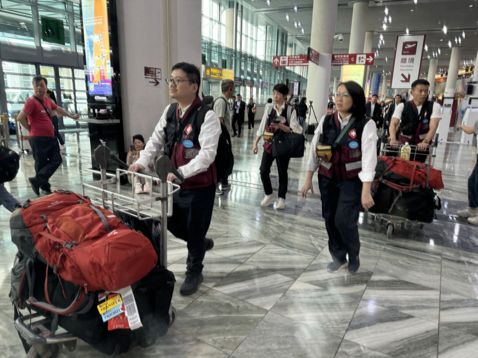 
安贞医院黄牛号贩子票贩子代网上预约代挂号电话中国国际应急医疗队（澳门）赴缅甸开展灾后援助