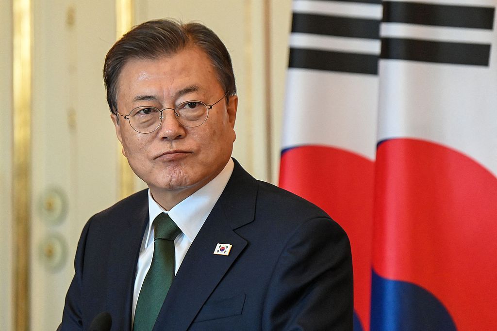 
中山大学孙逸仙纪念医院黄牛代挂号电话票贩子号贩子网上预约挂号,住院检查加快,韩国检方以受贿嫌疑起诉前总统文在寅