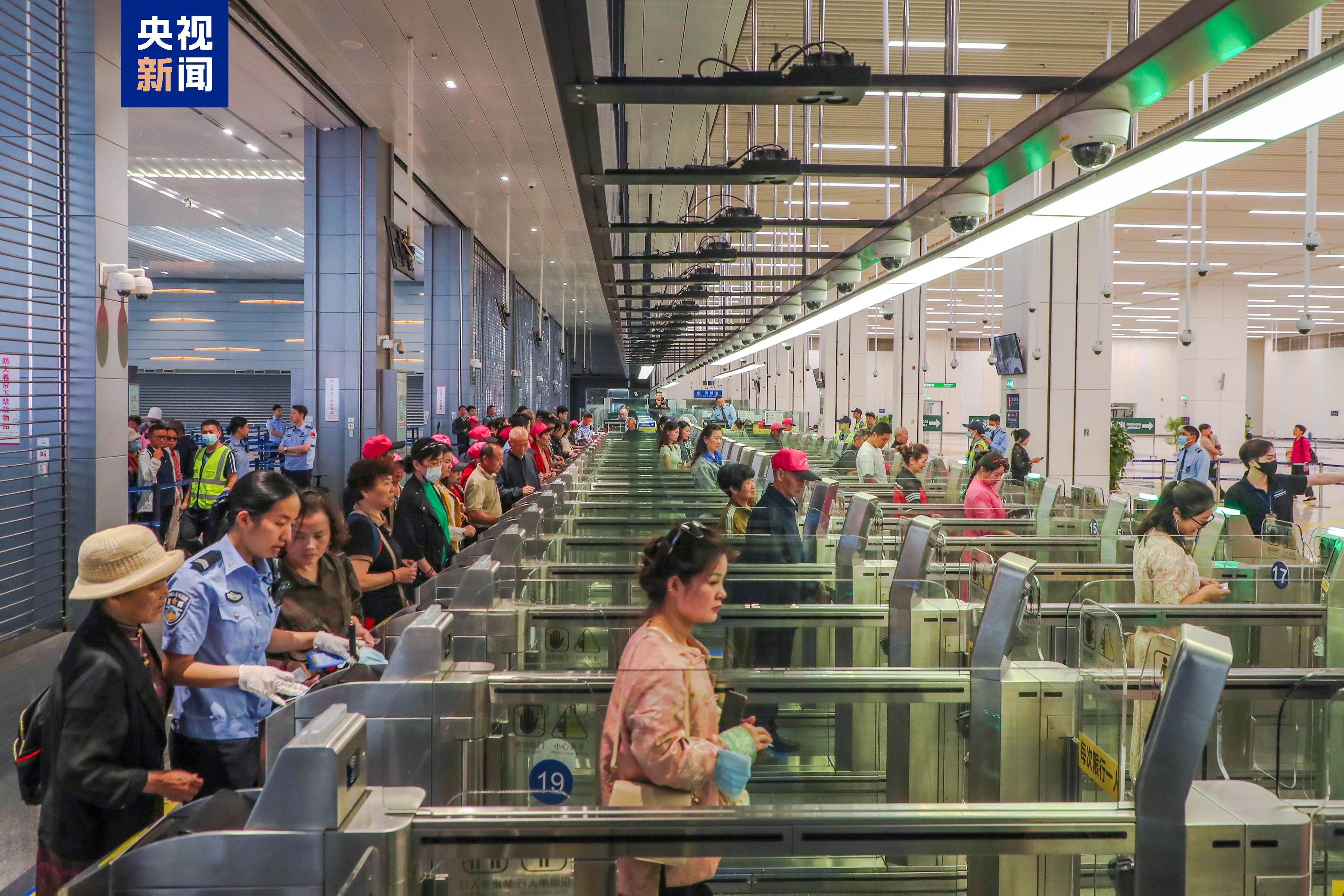 
广州中山一院黄牛代挂号电话票贩子号贩子网上预约挂号,住院检查加快,创历史最快纪录！港珠澳大桥今年出入境客流超1000万人次