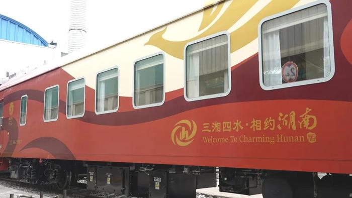 
南京各大医院黄牛代挂号电话票贩子号贩子网上预约挂号,住院检查加快,这些精品旅游列车马上开行！网友：选择困难症又犯了……