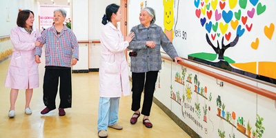 
江苏省人民医院黄牛代挂号电话票贩子号贩子网上预约挂号,住院检查加快,家门口养老，呵护银发族幸福晚年（消费视窗·服务消费一线探访⑤）