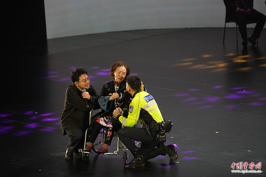 
天津肿瘤医院黄牛代挂号电话票贩子号贩子网上预约挂号,住院检查加快,激扬英雄气 壮我平安志