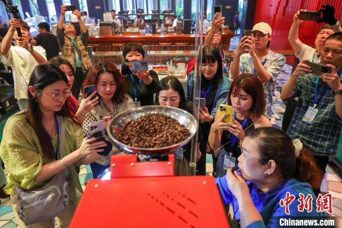 
广州中山三医院黄牛代挂号电话票贩子号贩子网上预约挂号,住院检查加快,侨见海南自贸港：咖啡产业“玩”出老少皆宜新花样