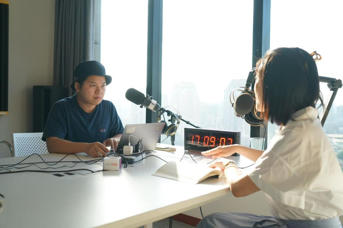 
西安各大医院黄牛代挂号电话票贩子号贩子网上预约挂号,住院检查加快,新华网财经观察丨持续演进的“耳朵经济”