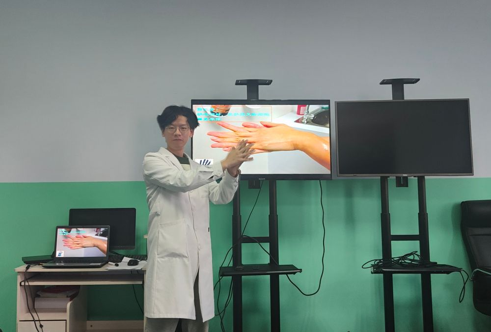 
江苏省人民医院黄牛代挂号电话票贩子号贩子网上预约挂号,住院检查加快,把青春熔铸在祖国最需要的地方——吉林省珲春市西部计划志愿者奋斗故事