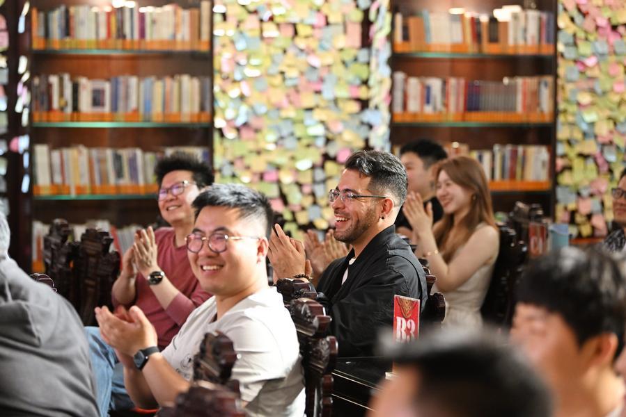 
首都医科大学附属天坛医院黄牛代挂号电话票贩子号贩子网上预约挂号,住院检查加快,“老外”在中国｜西语外教的相声情缘