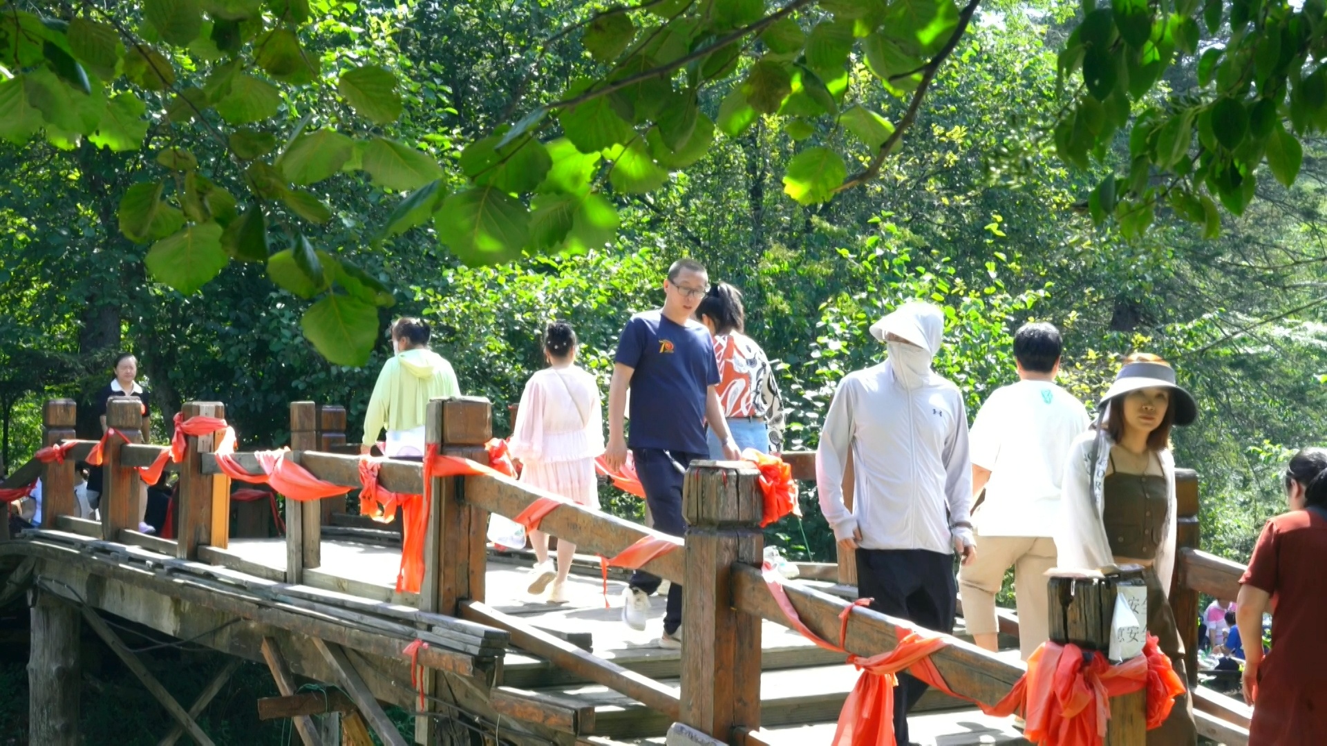 
南京眼科医院黄牛代挂号电话票贩子号贩子网上预约挂号,住院检查加快,【乡路上，感受脉动中国】玉带舞动连山水 路通惠民百业兴