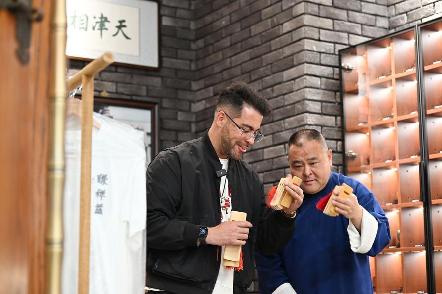 
首都医科大学附属天坛医院黄牛代挂号电话票贩子号贩子网上预约挂号,住院检查加快,“老外”在中国｜西语外教的相声情缘