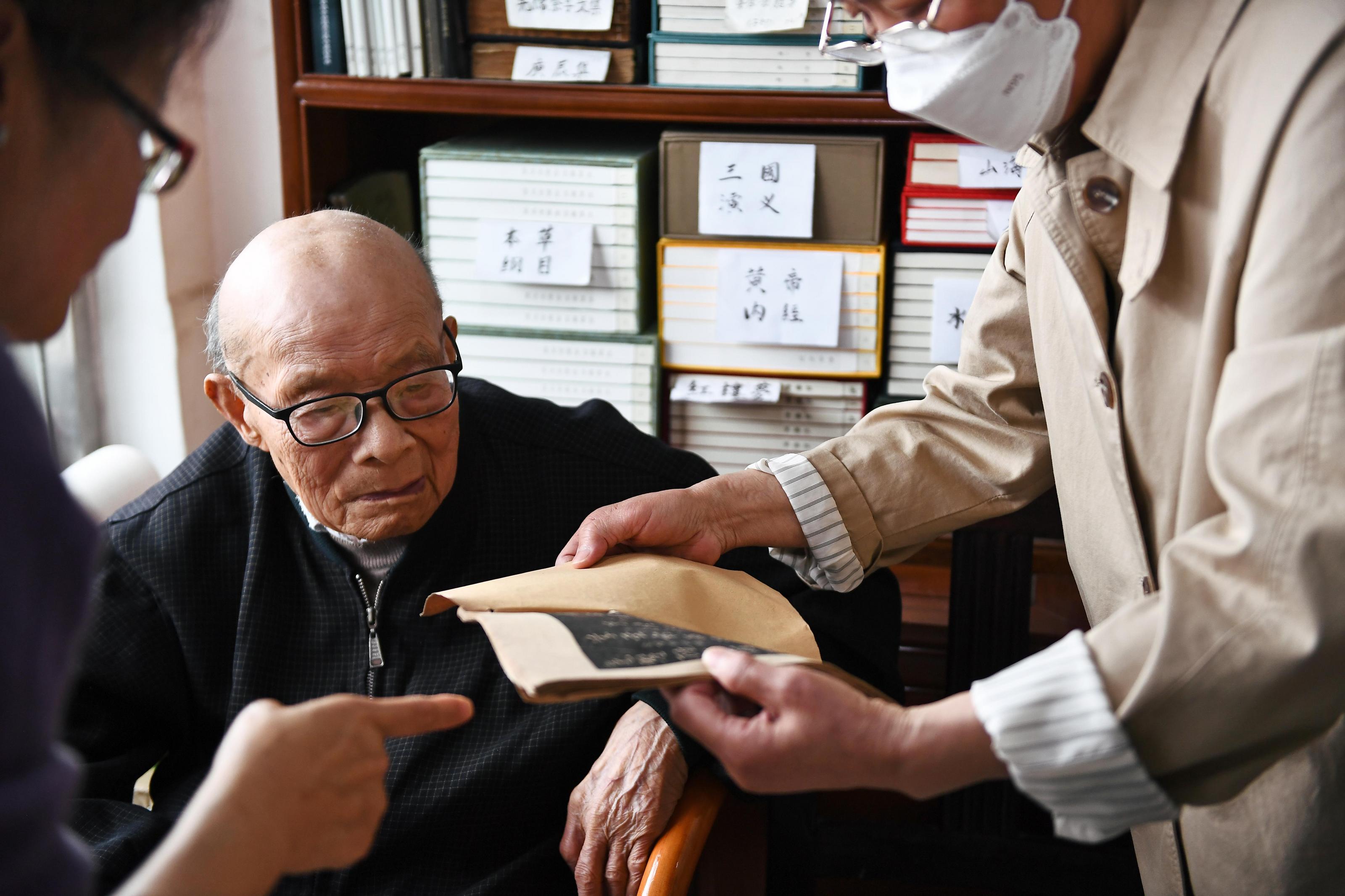
北京天坛医院黄牛代挂号电话票贩子号贩子网上预约挂号,住院检查加快,读城｜百岁老书翁守着百年旧书店：爱书的人多，书香不会散！