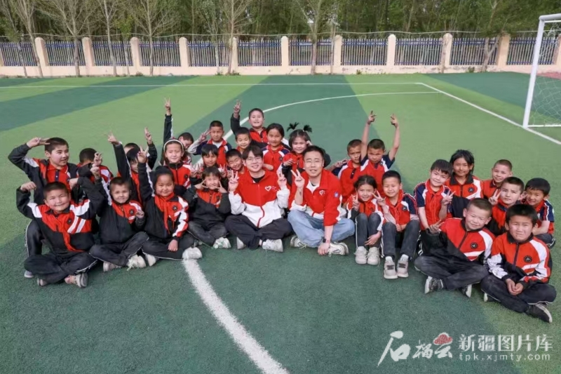 
空军特色医学中心黄牛代挂号电话票贩子号贩子网上预约挂号,住院检查加快,发光发热的青春丨一次双向奔赴的成长——谢依特小学戍边支教西部计划志愿者服务队的故事④