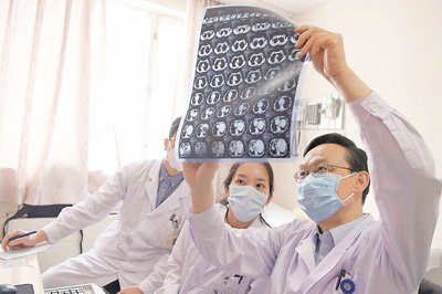 
北京协和医院黄牛代挂号电话票贩子号贩子网上预约挂号,住院检查加快,潜心研究风湿诊疗方案（讲述·一辈子一件事）