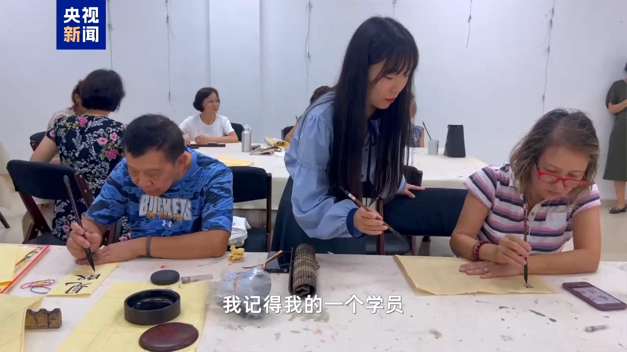 
上海胸科医院黄牛号贩子票贩子代网上预约代挂号电话教汉语也教包饺子 这四位青年教师的“东方小课堂”超受欢迎的
