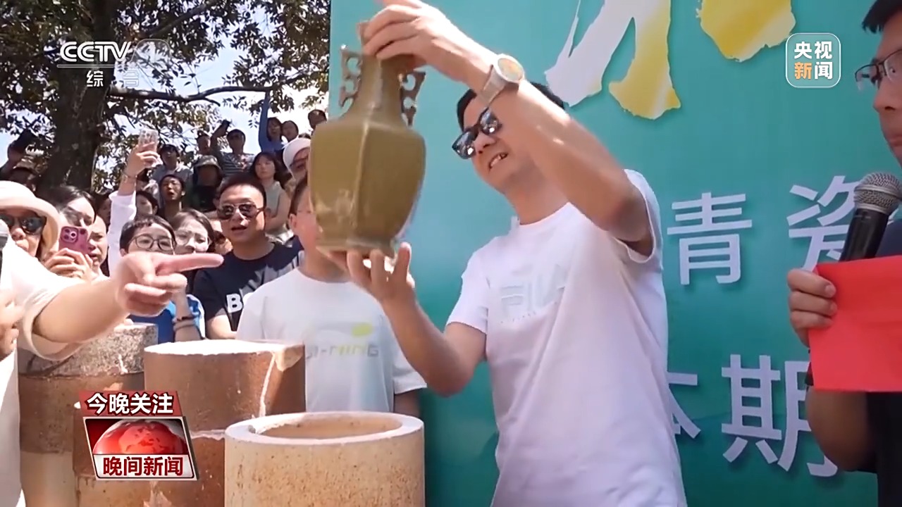 
上海肺科医院黄牛号贩子票贩子代网上预约代挂号电话千年经典向新行丨烧制上等龙泉青瓷 “气氛”必不可少