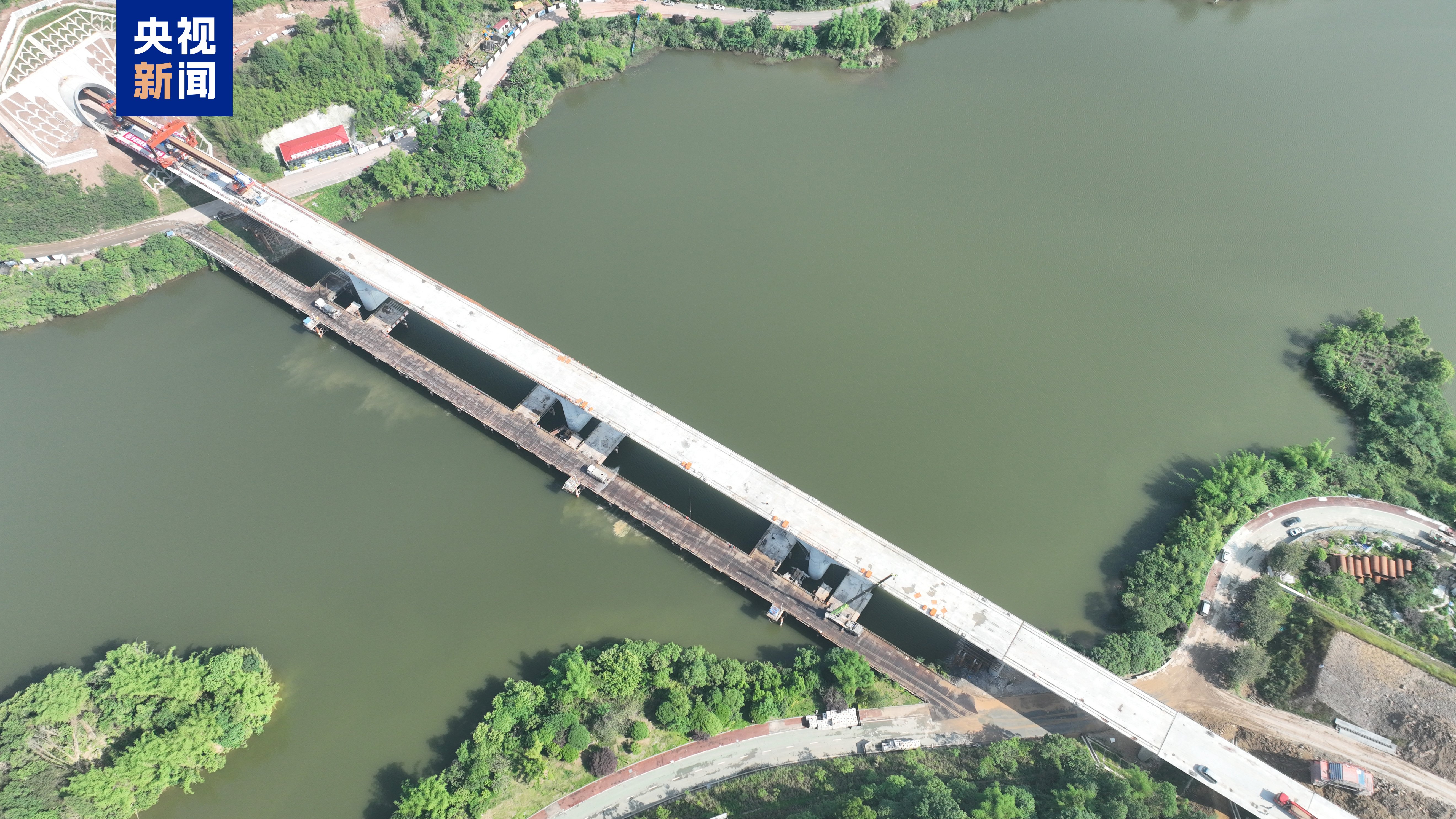 
中国人民解放军总医院黄牛代挂号电话票贩子号贩子网上预约挂号,住院检查加快,成渝中线高铁玄天湖双线大桥顺利贯通