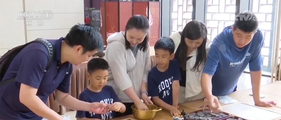 
北京301医院黄牛代挂号电话票贩子号贩子网上预约挂号,住院检查加快,家国端午文脉流长！非遗以多元姿态融入大众生活 端午节文化味儿满满