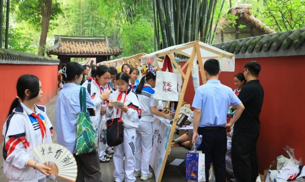 
南京各大医院黄牛代挂号电话票贩子号贩子网上预约挂号,住院检查加快,文化中国行｜端午“巧遇”儿童节 博物馆里享童趣