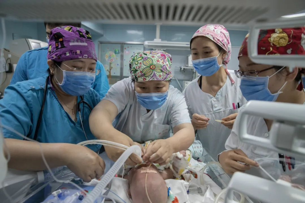 
北医六院黄牛代挂号电话票贩子号贩子网上预约挂号,住院检查加快,如何培养出中国的好医生①|一代代医学生的“成长日记”