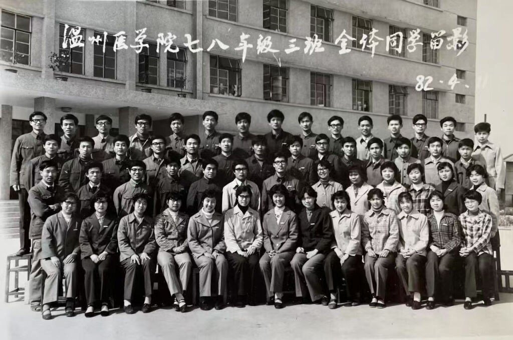 
北医六院黄牛代挂号电话票贩子号贩子网上预约挂号,住院检查加快,如何培养出中国的好医生①|一代代医学生的“成长日记”
