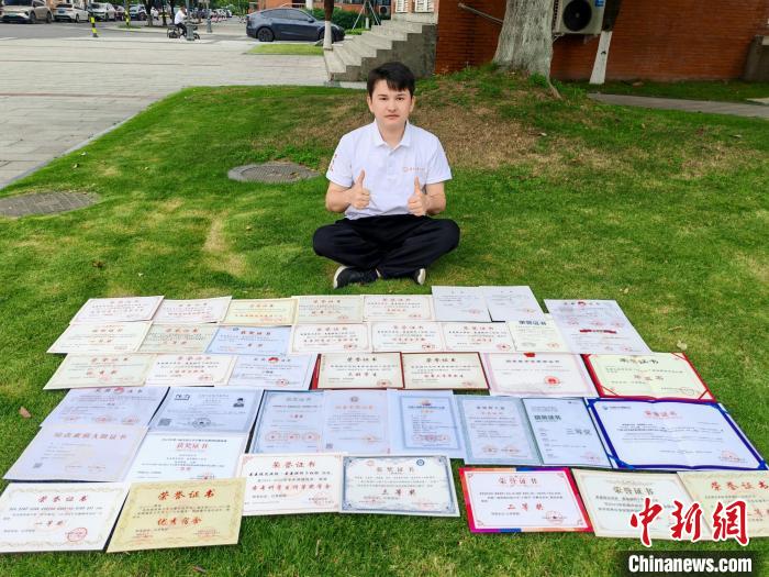 
中国医学科学院北京协和医院黄牛代挂号电话票贩子号贩子网上预约挂号,住院检查加快,平凡起点奋斗出不凡蜕变 新疆农村青年的“破茧”求学路