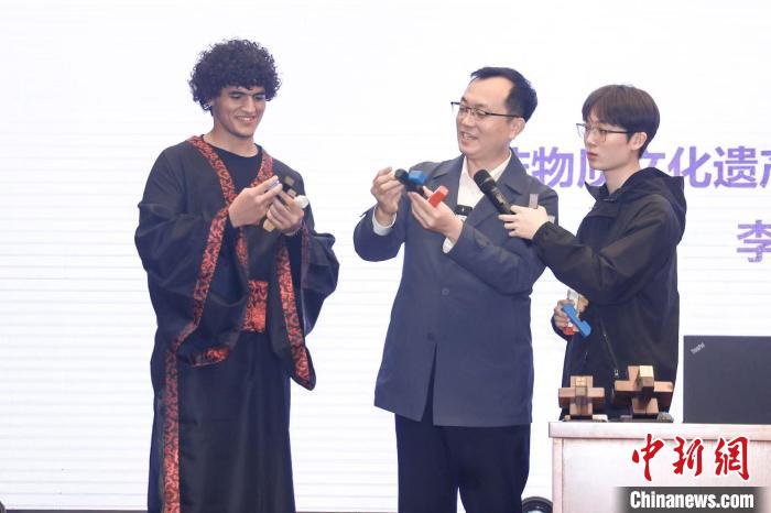 
长春吉大二院黄牛代挂号电话票贩子号贩子网上预约挂号,住院检查加快,埃及留学生“小明”的逐梦之路：用中文“编程”未来