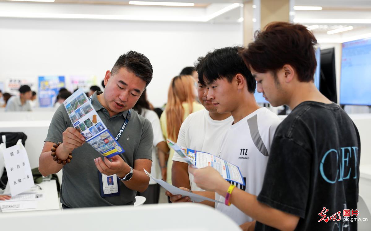 
北京空军总医院黄牛代挂号电话票贩子号贩子网上预约挂号,住院检查加快,【职引未来】聚力千校万企 拓宽就业渠道