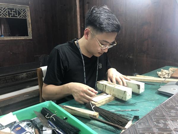 
浙江第一医院黄牛代挂号电话票贩子号贩子网上预约挂号,住院检查加快,非遗“老手艺”碰撞高校“新活力”｜文化中国行