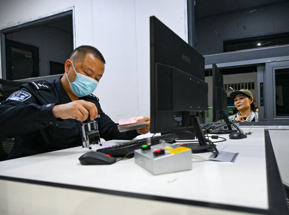 北京协和医院黄牛代挂号电话票贩子号贩子网上预约挂号,住院检查加快,镜头连中外·第89辑丨新能源汽车的中国-中亚跨国路