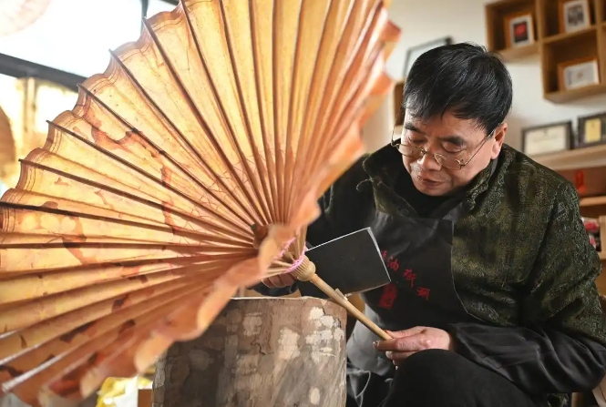 
上海儿科医院黄牛代挂号电话票贩子号贩子网上预约挂号,住院检查加快,【文化和自然遗产日】漫动时节丨竹骨纸韵渡烟雨
