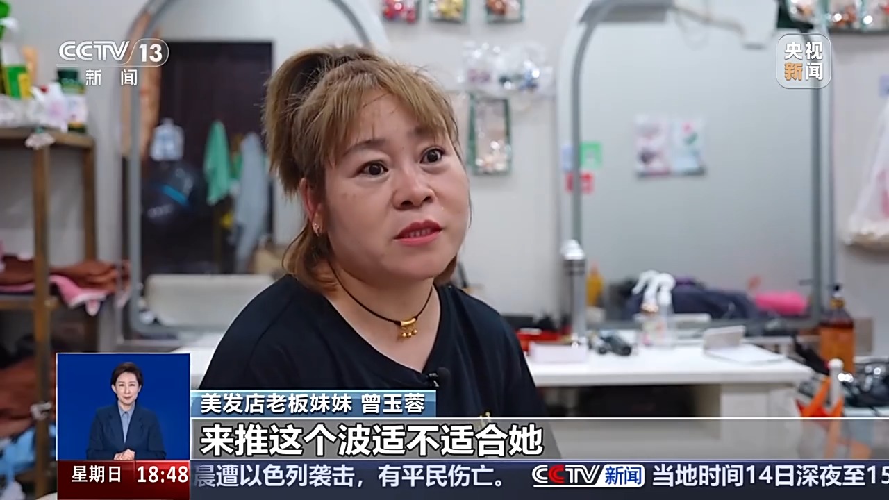 
成都华西医院黄牛代挂号电话票贩子号贩子网上预约挂号,住院检查加快,光阴的故事丨一把梳 一卷筒 藏在古巷的老手艺“手推波”卷出新审美