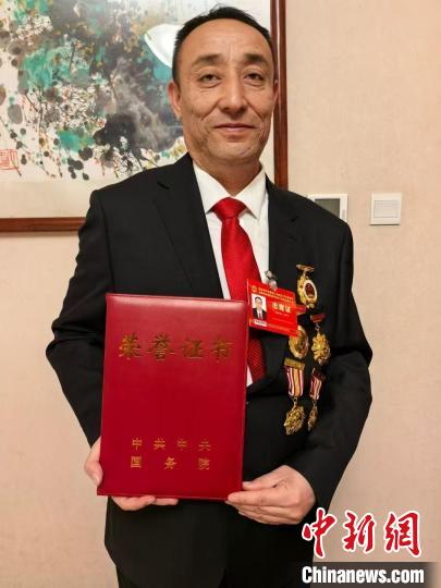 
北京中日友好医院黄牛代挂号电话票贩子号贩子网上预约挂号,住院检查加快,多年坚守 新疆沙漠边缘“种出”富民石榴产业