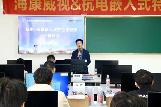 
南京各大医院黄牛代挂号电话票贩子号贩子网上预约挂号,住院检查加快,促进高质量充分就业观察｜挖掘AI潜力 数字化让就业服务更智能