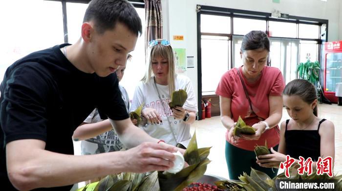
北京肿瘤医院黄牛代挂号电话票贩子号贩子网上预约挂号,住院检查加快,近300名俄罗斯游客“蜜都”饶河体验“原汁端午”