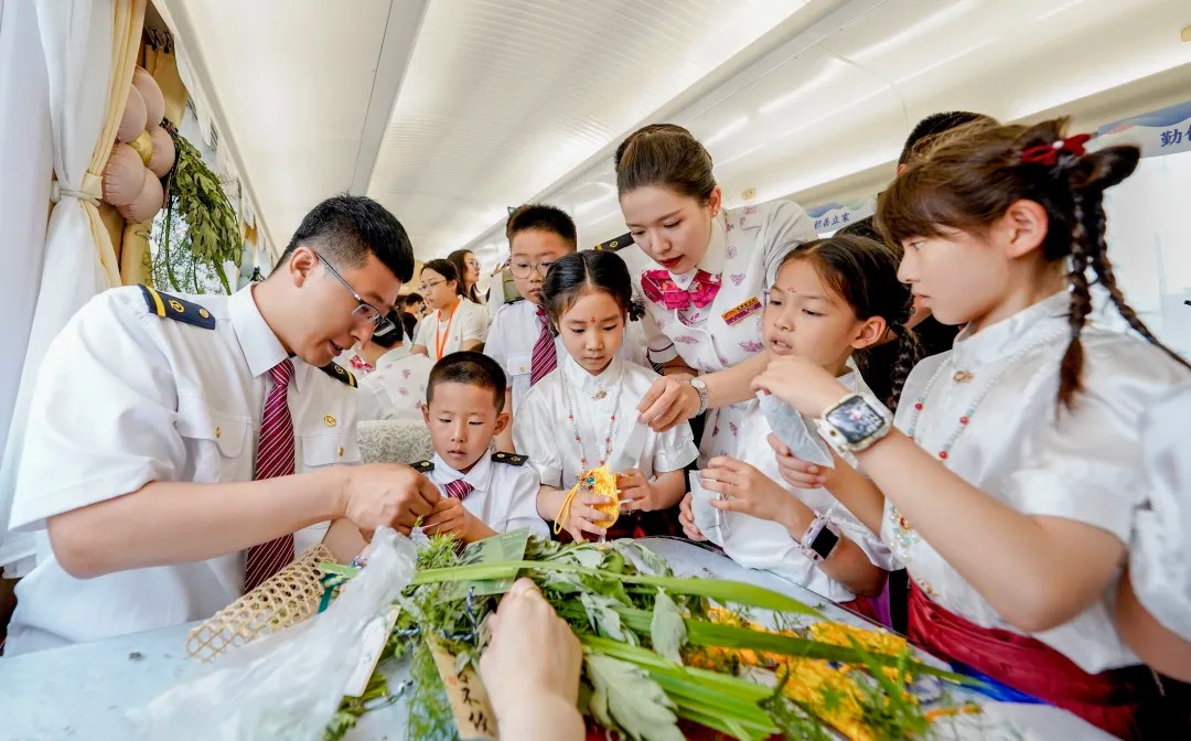 
广州中山眼科医院黄牛代挂号电话票贩子号贩子网上预约挂号,住院检查加快,全国铁路1000余个站车，广泛开展“我的铁路风景：美好旅途 粽享端午”文化互动活动