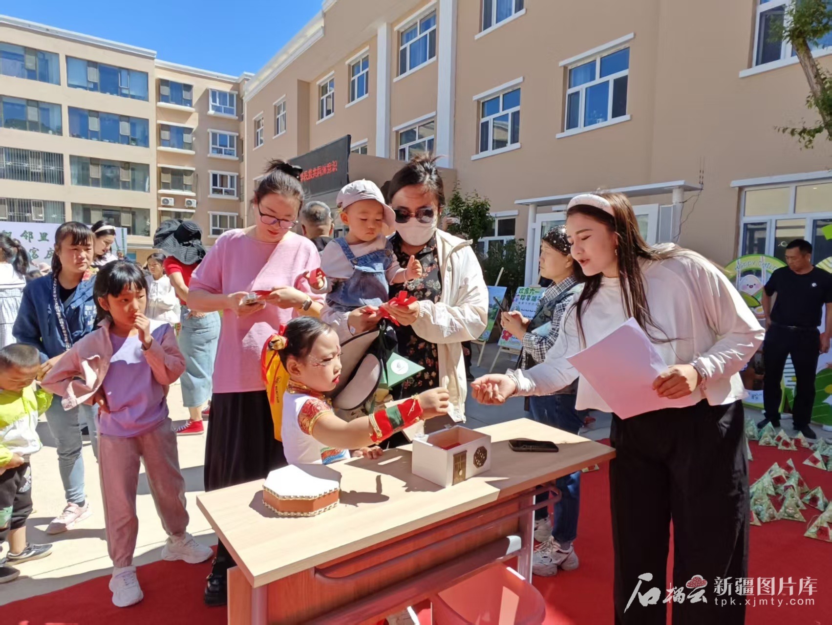 
广东省人民医院黄牛代挂号电话票贩子号贩子网上预约挂号,住院检查加快,我们的节日·端午丨社区百家宴从“凑一桌”到“聚一堂”