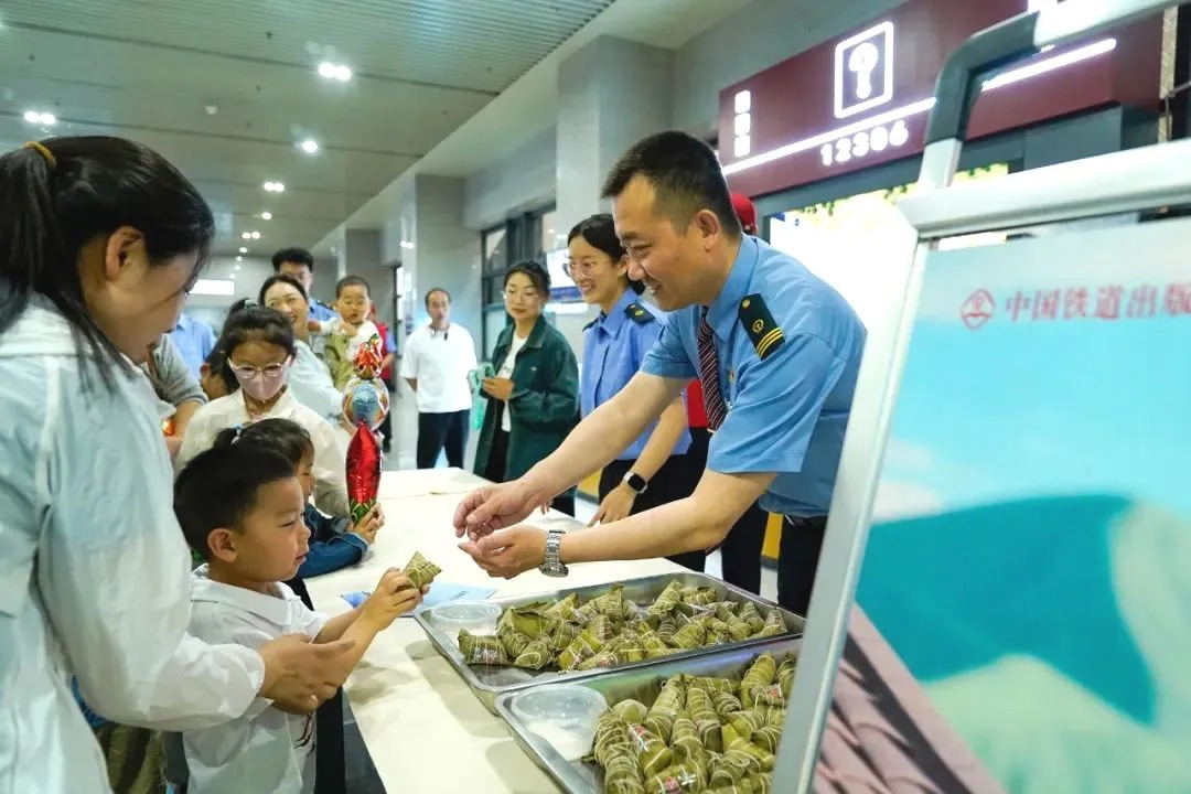 
广州中山眼科医院黄牛代挂号电话票贩子号贩子网上预约挂号,住院检查加快,全国铁路1000余个站车，广泛开展“我的铁路风景：美好旅途 粽享端午”文化互动活动