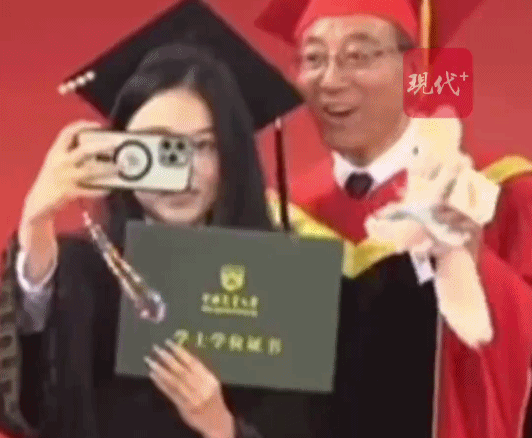 
中山大学中山眼科中心黄牛代挂号电话票贩子号贩子网上预约挂号,住院检查加快,毕业典礼“显眼包”浓度超标 校长和学生们的双向奔赴太爱了
