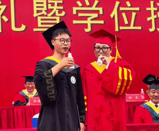 
中山大学中山眼科中心黄牛代挂号电话票贩子号贩子网上预约挂号,住院检查加快,毕业典礼“显眼包”浓度超标 校长和学生们的双向奔赴太爱了